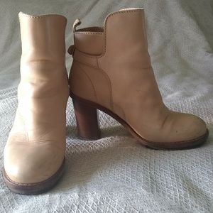 The prettiest pair of Acne boots.